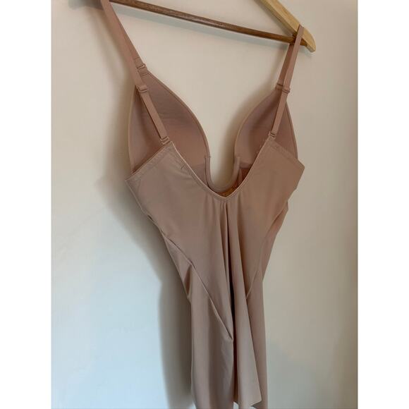 Spanx Suit Your Fancy Plunge Low Back Mid Thigh Bodysuit Shapewear, Small - Picture 6 of 10